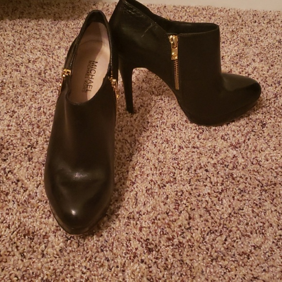 Micheal Kors Ankle bootie - Picture 2 of 4